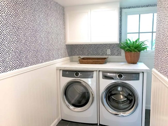 Java Java wallpaper in blue and white laundry room