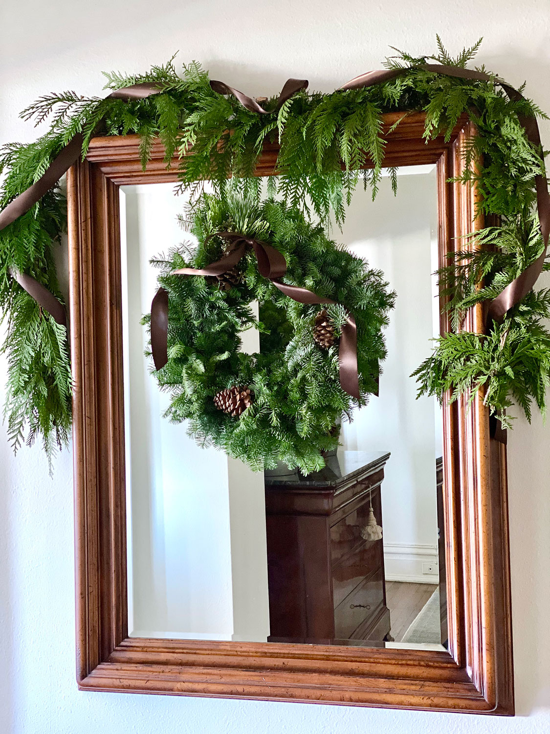 mirror with pine garland