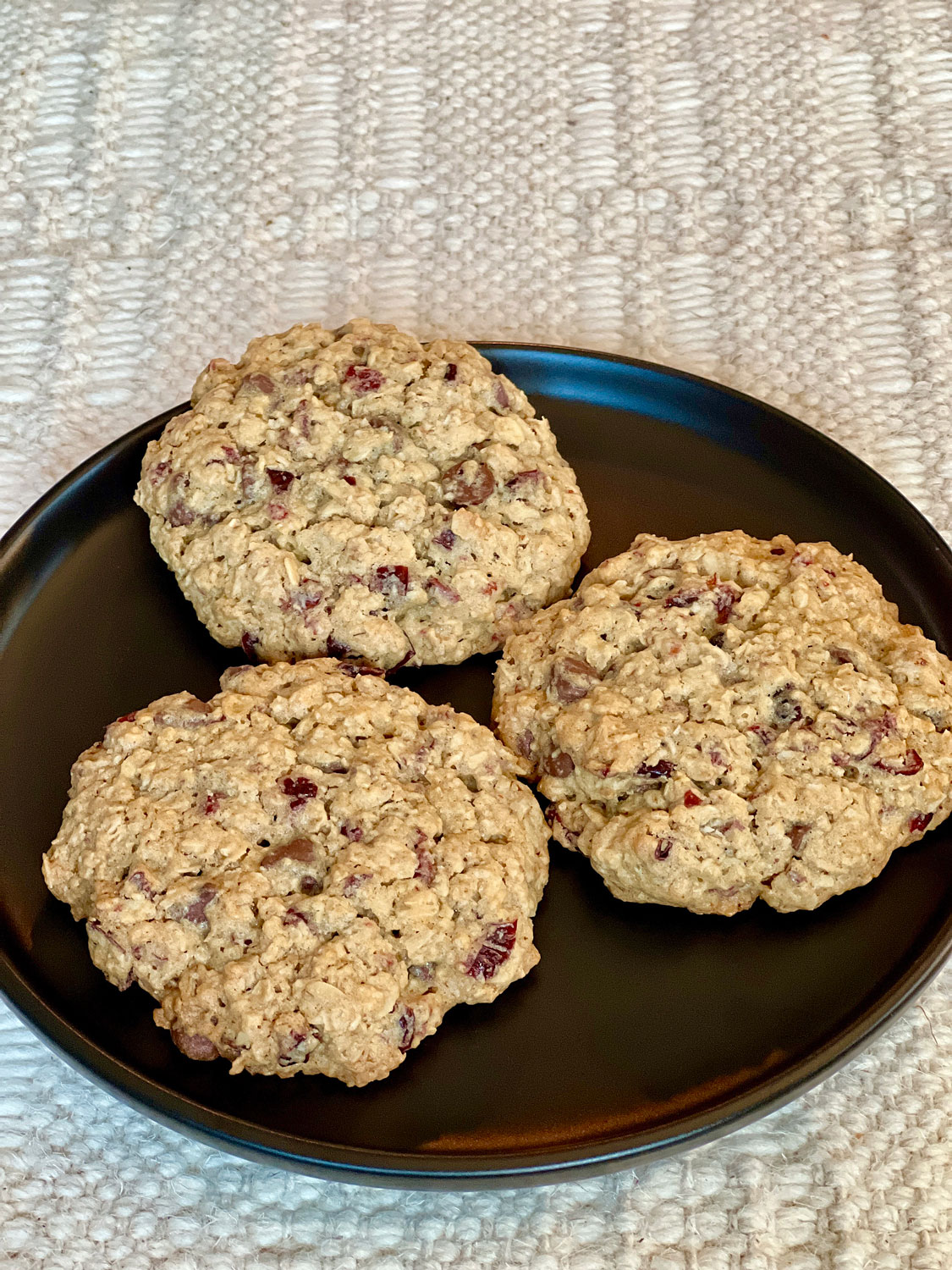 fresh oatmeal cookies with cranberries