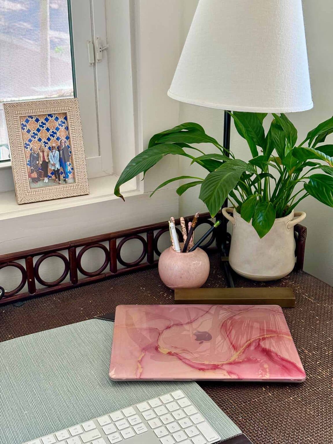 A Little Sparkle: Chrome Manicure, Laptop Cover, Fresh Lampshade And ...