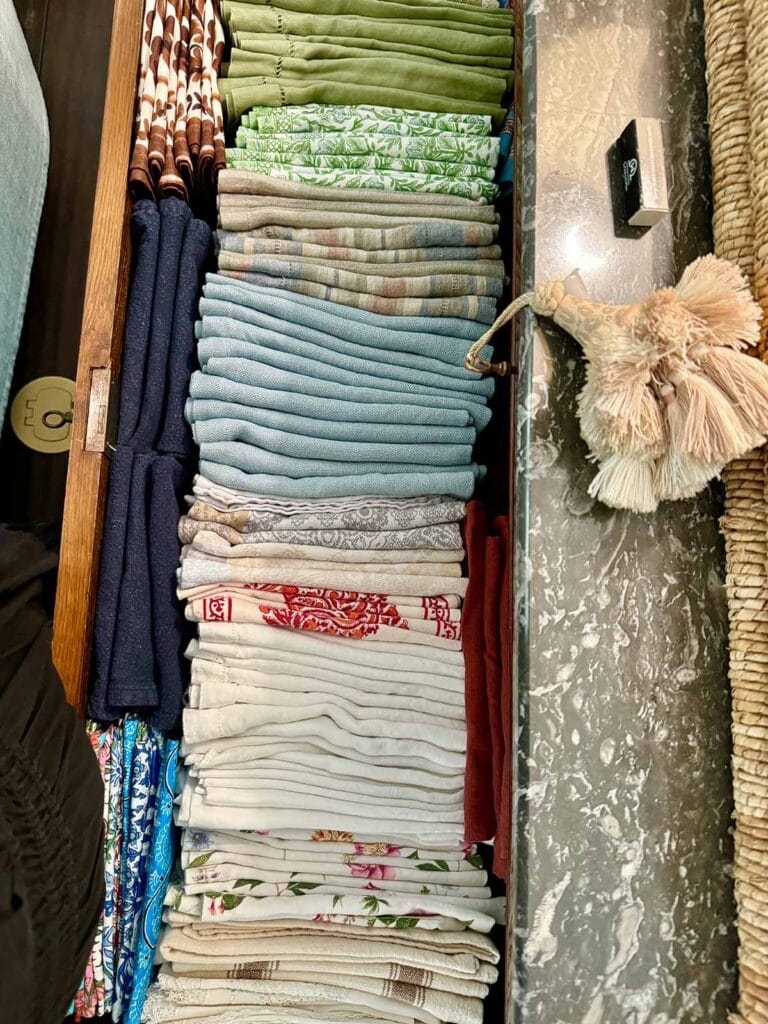 Thanksgiving Tips: Organize, What To Wear, And Gift